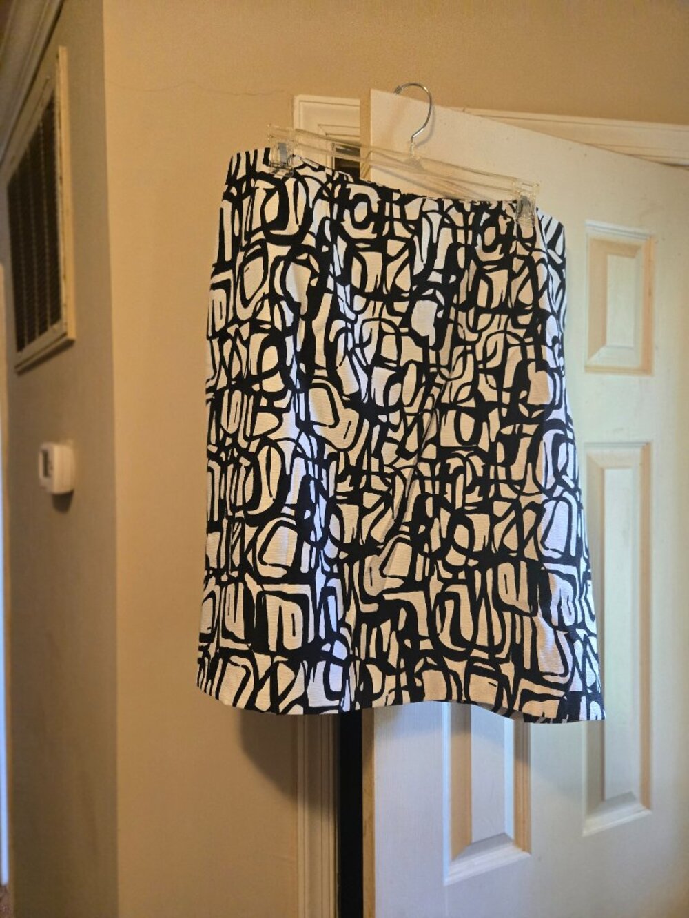 Kaspar black/white print skirt, 20W